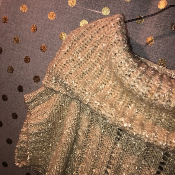 Off shoulders open back hi low sweater S - Picture 3 of 7